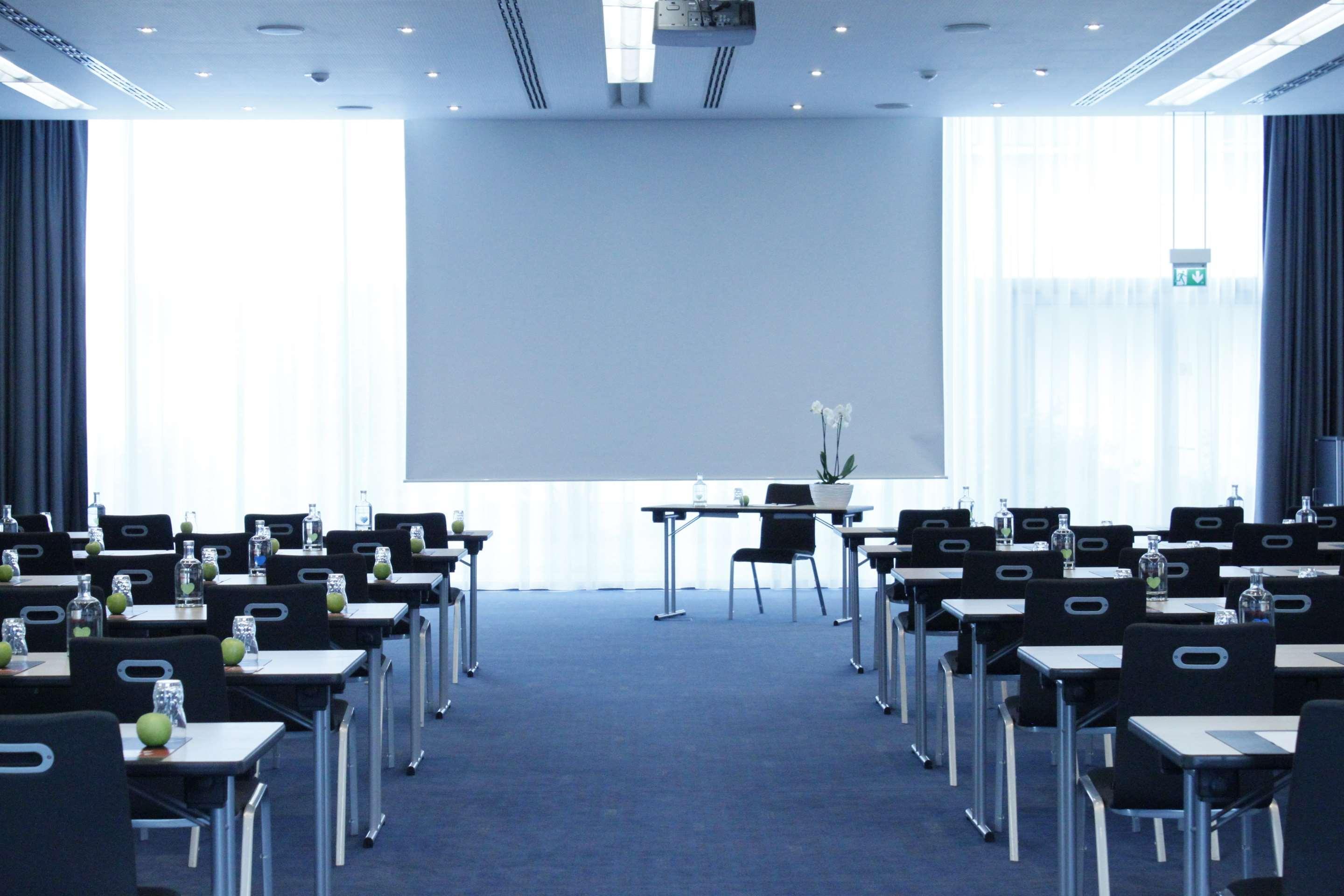 Intercityhotel Frankfurt Airport Hotel 4*