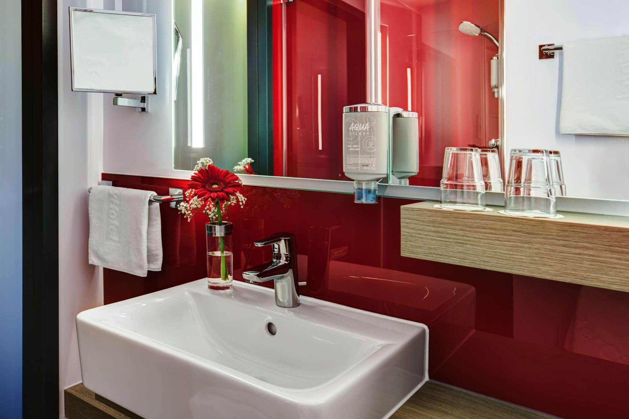 Intercityhotel Frankfurt Airport Hotel 4*